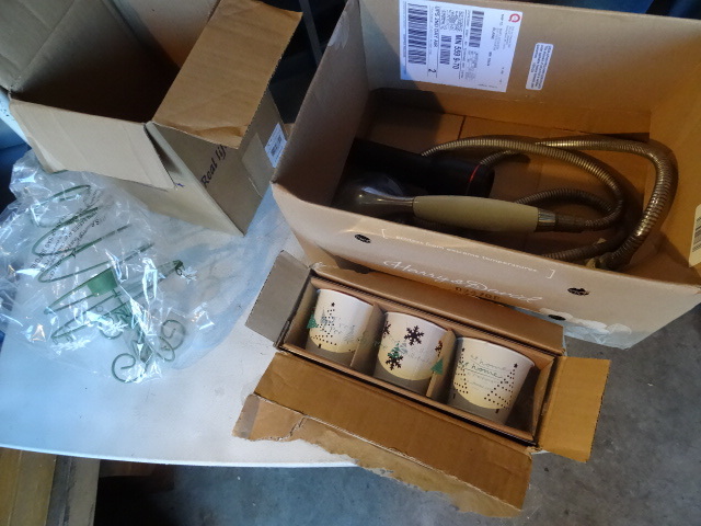 lot 253 image: Tea light candle holders. Flashligh...