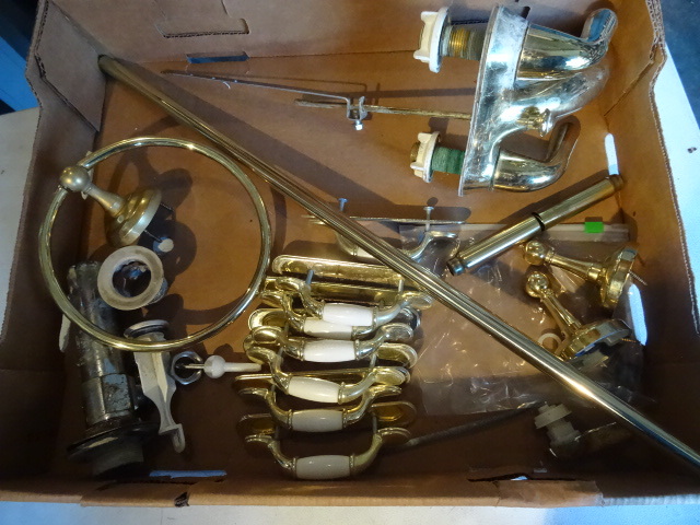 lot 256 image: Box of misc brass fixtures...