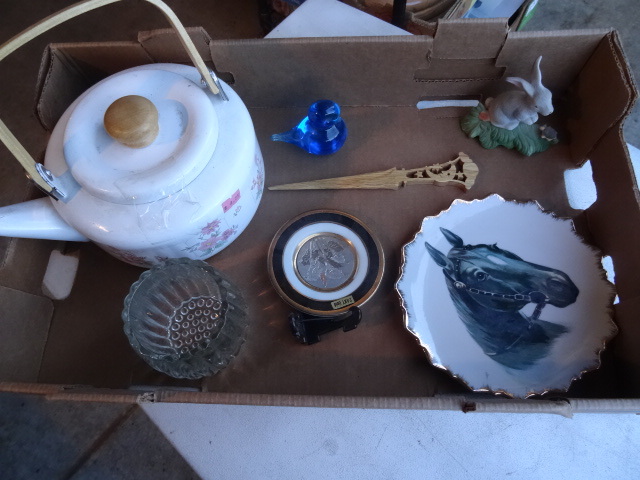 lot 263 image: Misc kitchen housewares...