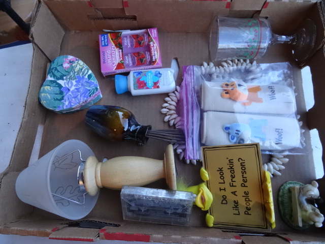 lot 269 image: Misc items. Please see pics...