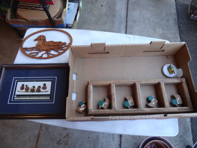 lot 280 image: Misc duck home dcor...