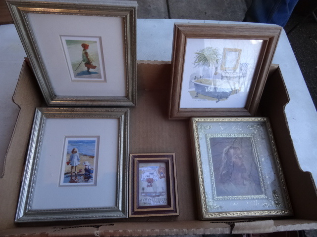 lot 282 image: Misc wall hanging pictures...