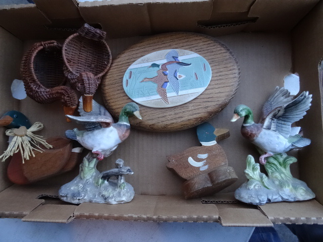 lot 283 image: Misc duck home dcor...
