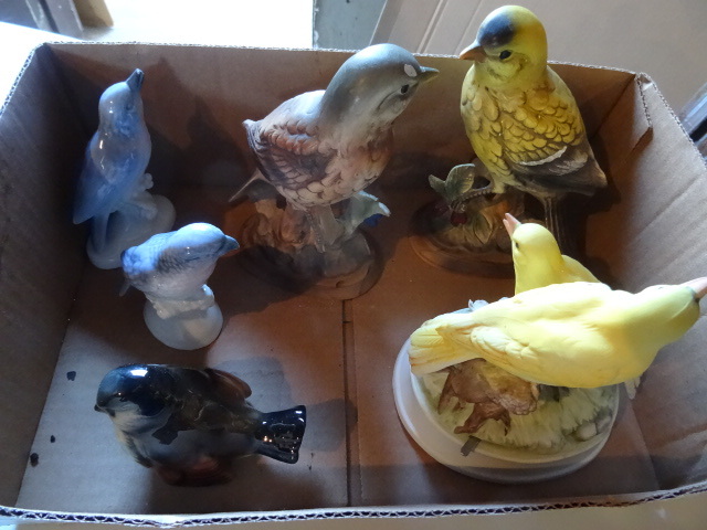 lot 303 image: Misc birds. National pottery compan...