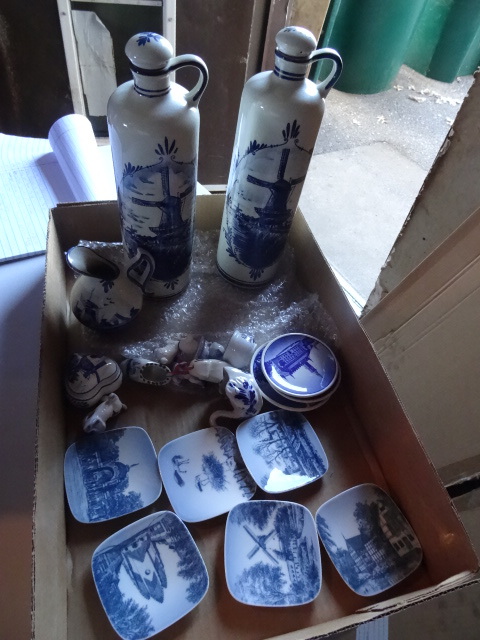 lot 304 image: Delft and figurines...