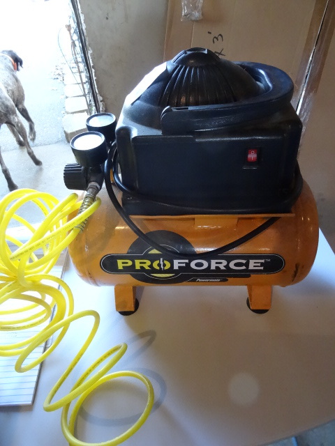 lot 311 image: Poro force air compressor. Model VP...