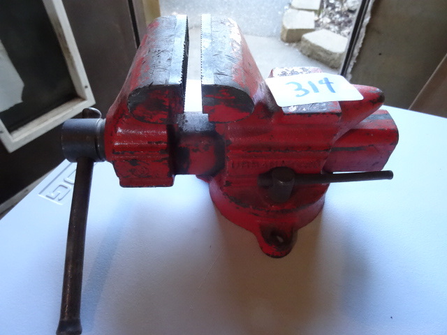 lot 314 image: 3 bench vise...