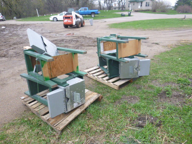 lot 49 image: 4 JoggingWork Tables