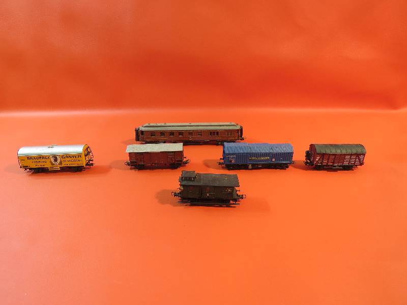 lot 206 image: Vintage Train Cars