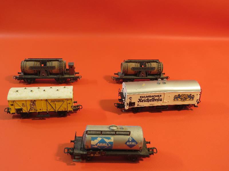 lot 209 image: Vintage Train Cars