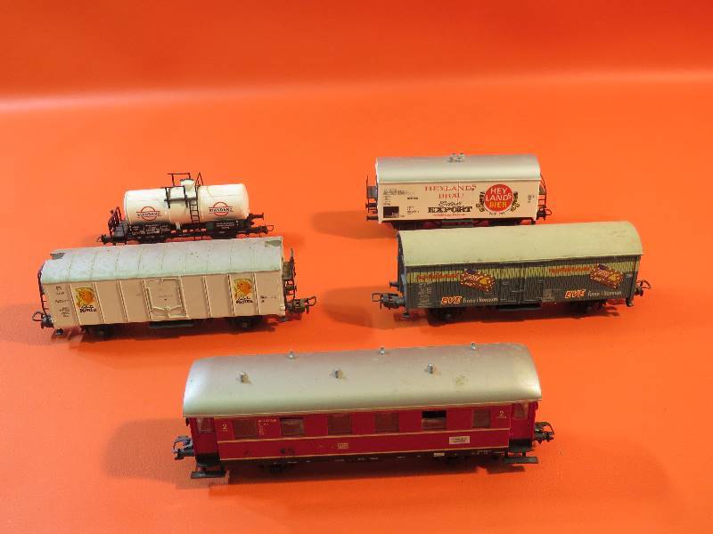 lot 211 image: Vintage Train Cars