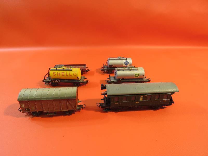 lot 212 image: Vintage Train Cars