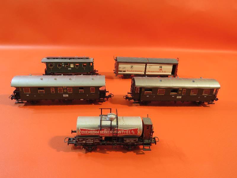 lot 214 image: Vintage Train Cars