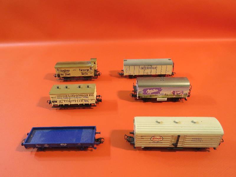lot 217 image: Vintage Train Cars