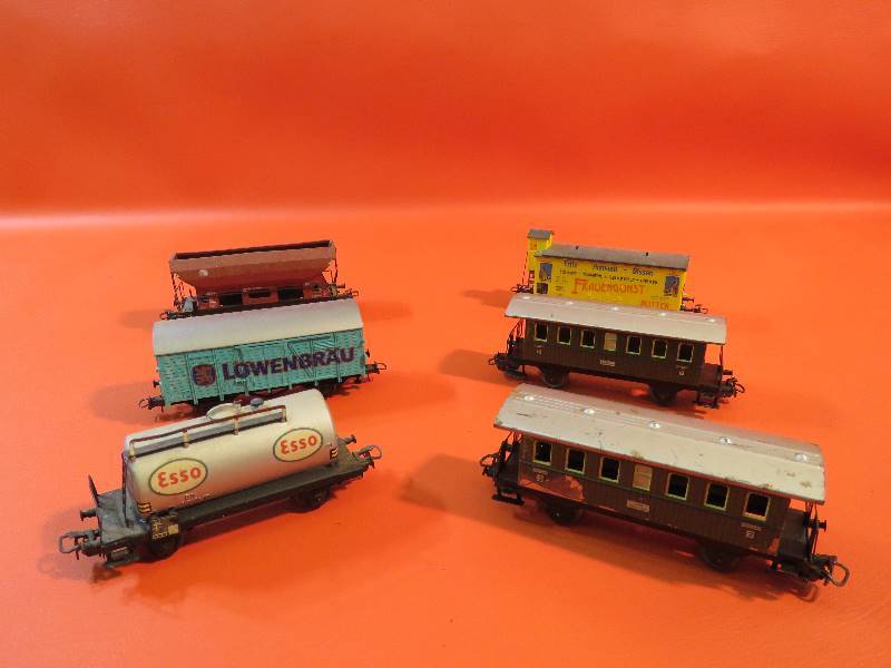 lot 218 image: Vintage Train Cars