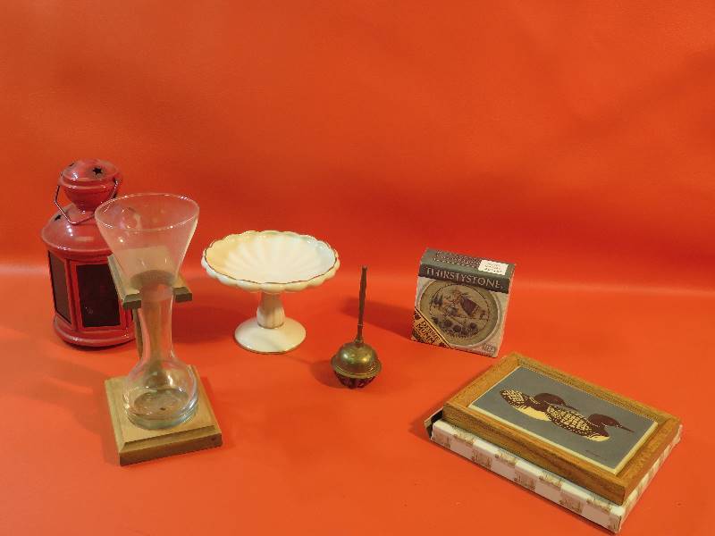 lot 232 image: Variety of Vintage Decor