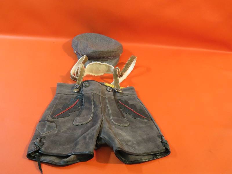 lot 233 image: Lederhosen
