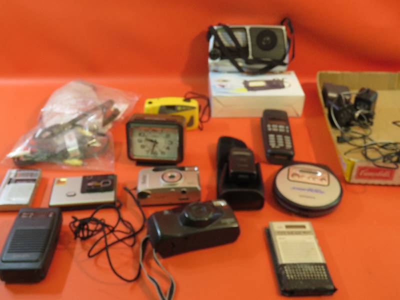 lot 254 image: Misc. Vintage  Electronics