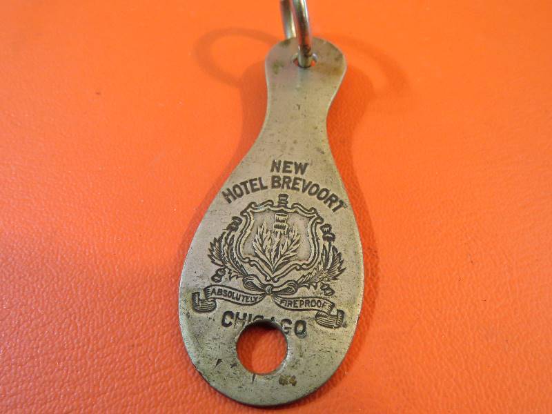 lot 281 image: Vintage Keychain