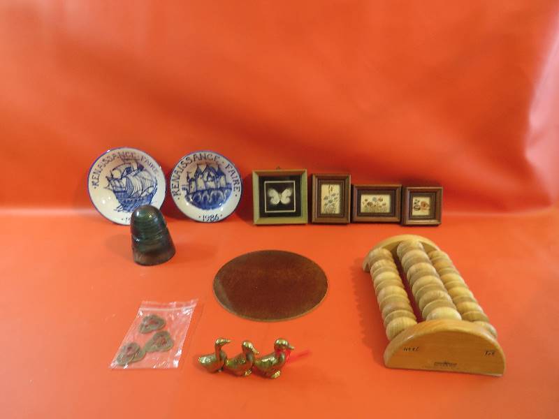 lot 293 image: MIsc. Vintage Decor