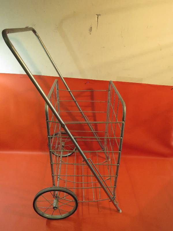 lot 298 image: Metal Laundry Cart