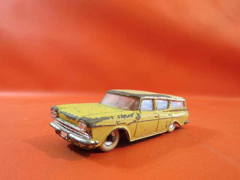 lot 311 image: Antique Metal Car