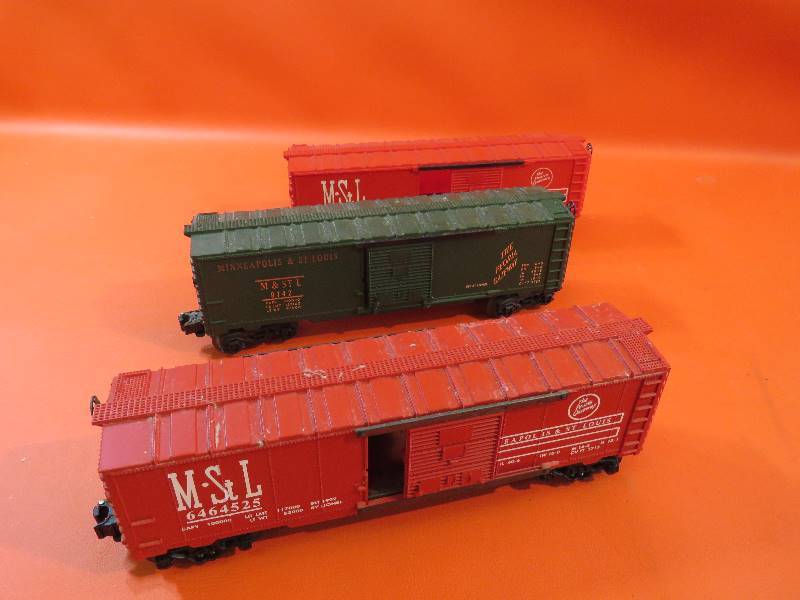 lot 317 image: Collectible Train Cars