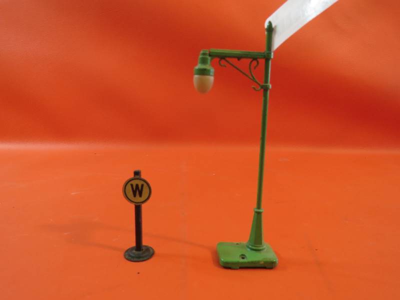 lot 319 image: Train Set Accessories