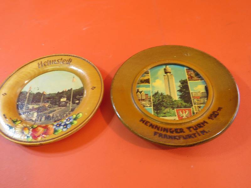 lot 320 image: Vintage Collectible Plates