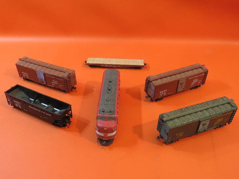 lot 326 image: Vintage Train Cars