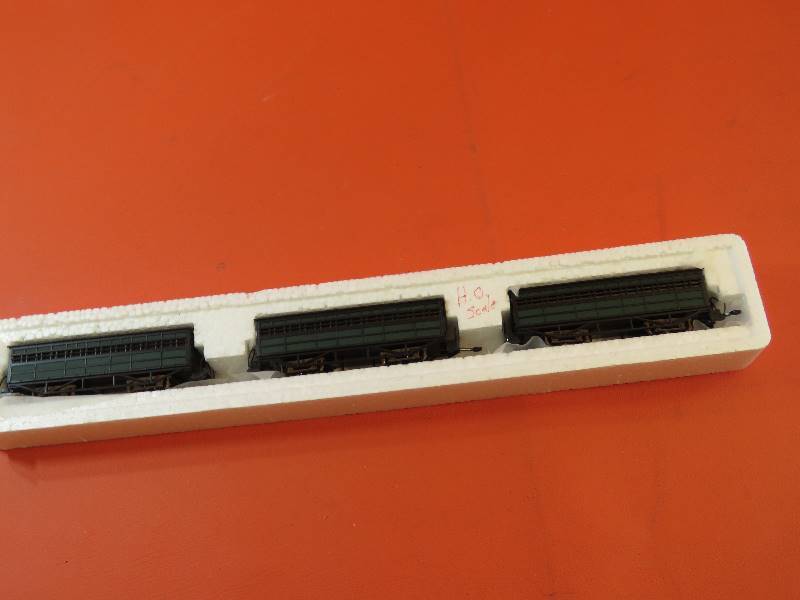 lot 355 image: H.O. Scale Train Cars