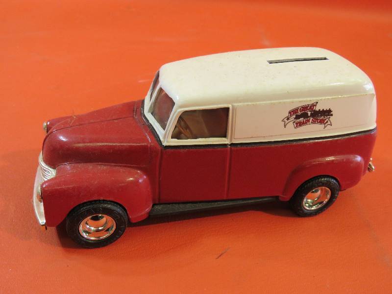 lot 365 image: Collectible Coin Bank