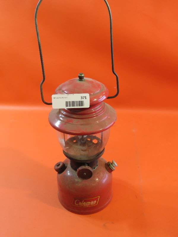 lot 371 image: Vintage Coleman Lantern