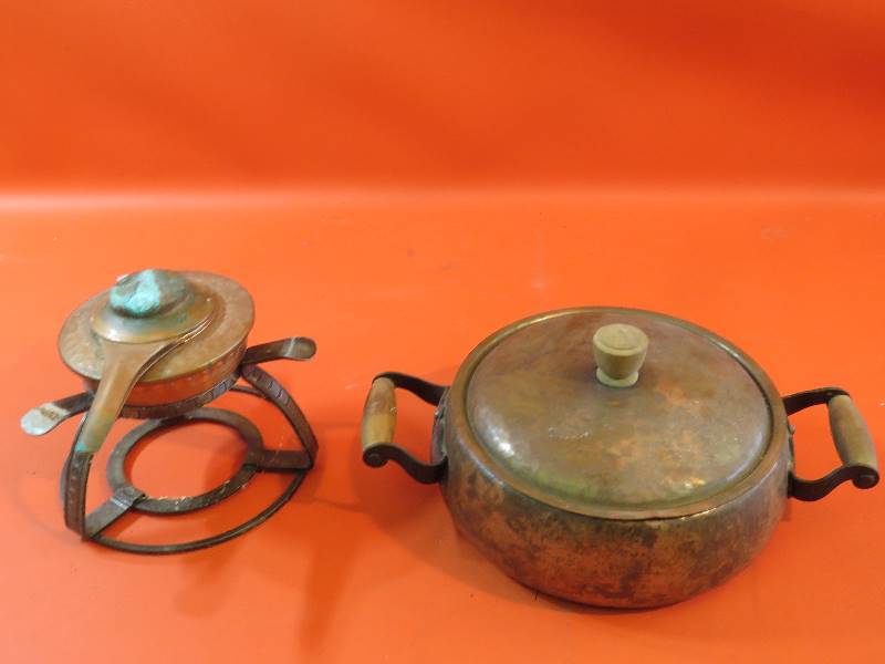 lot 373 image: Antique Pot
