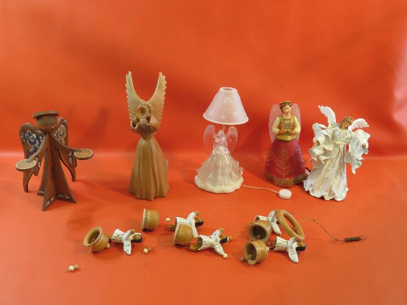 lot 375 image: Angels