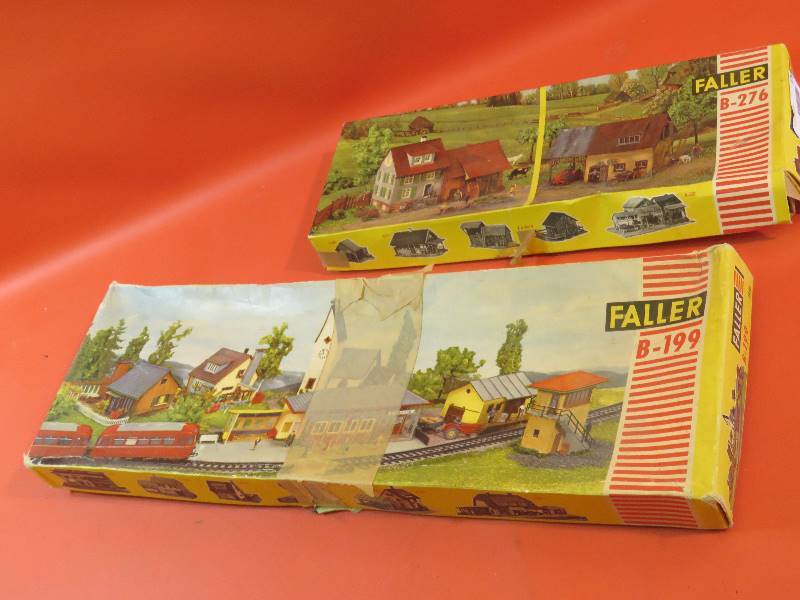 lot 379 image: Models for Train Sets