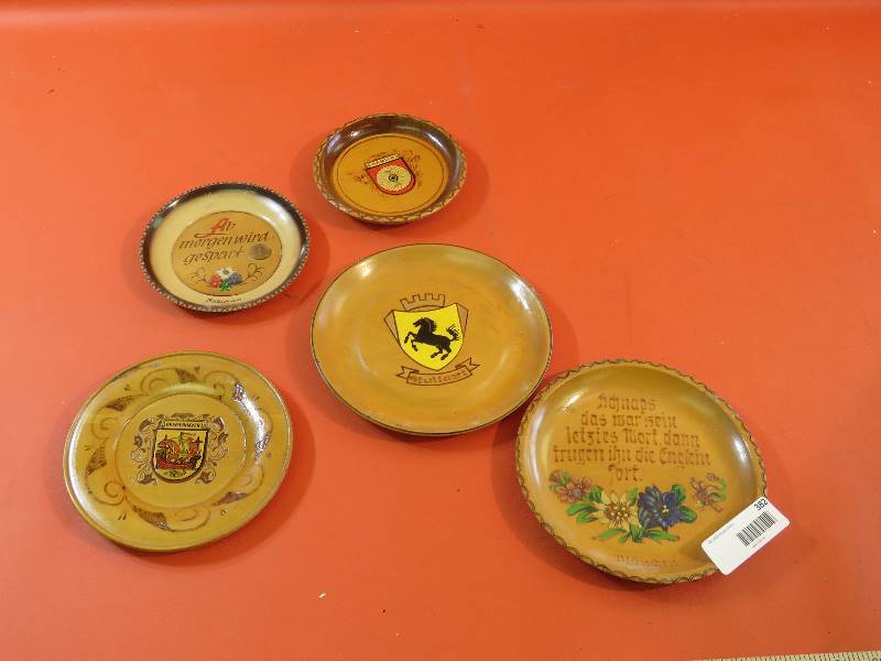 lot 382 image: Vintage Collectible Plates