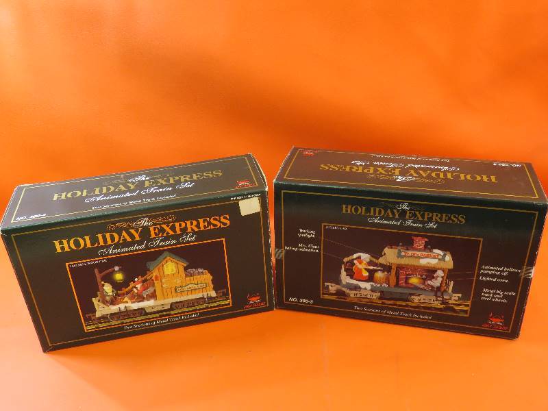 lot 385 image: Holiday Express-Animated Train Set