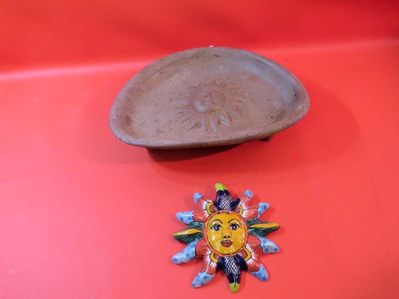 lot 386 image: Vintage Sun Decor