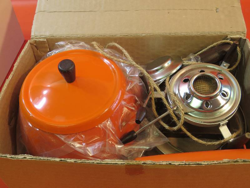 lot 389 image: Fondue Set