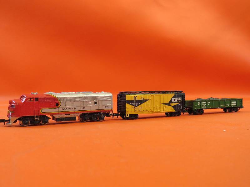 lot 390 image: Vintage Train Engine and Cars