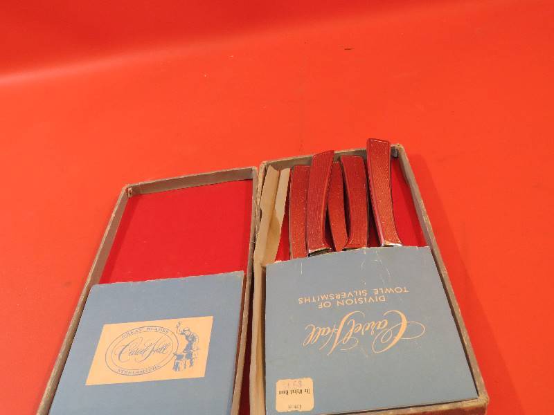 lot 391 image: Vintage Cutlery Set
