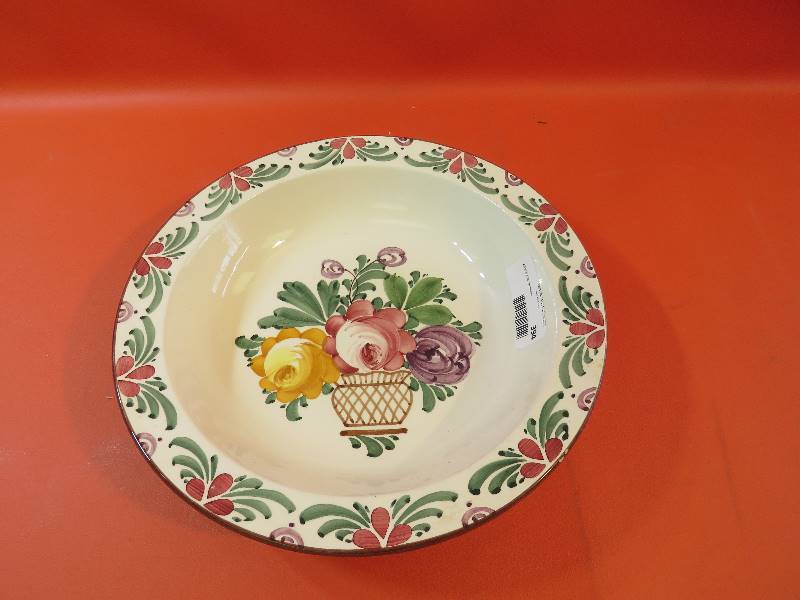 lot 394 image: Vintage Serving Bowl