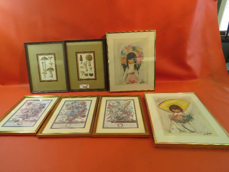 lot 402 image: Wall Decor