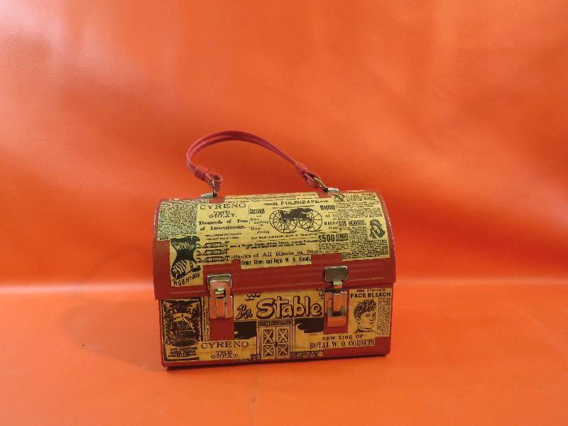 lot 403 image: Vintage Lunch Box Bag