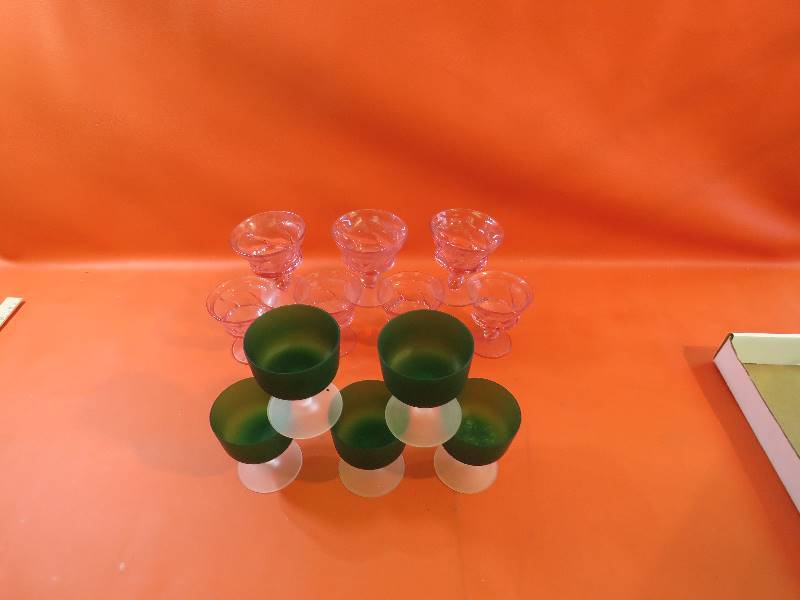 lot 414 image: Antique Glassware