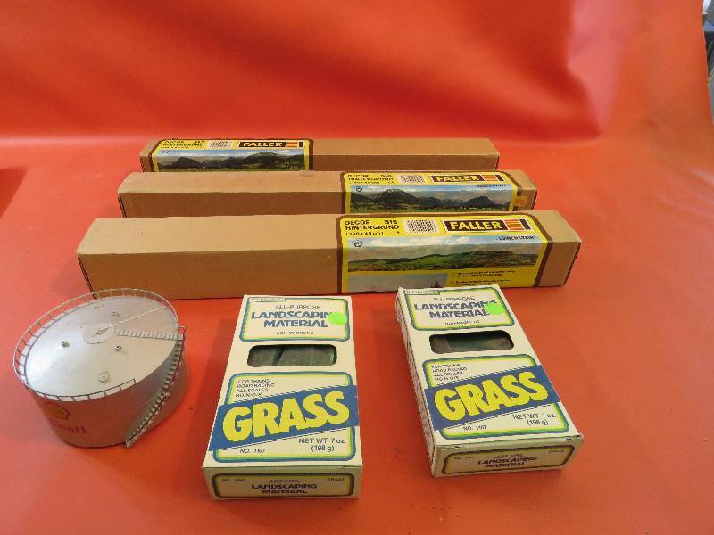 lot 425 image: Vintage Accessories for Train Sets