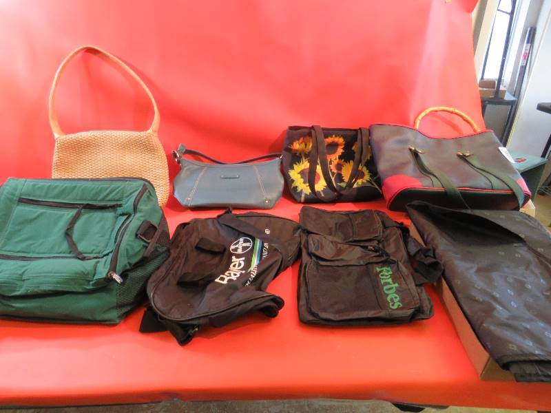 lot 429 image: Variety of BagsPurses