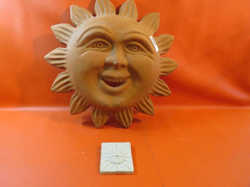 lot 436 image: Vintage Sun Decor