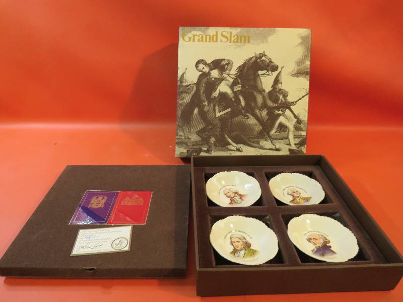 lot 451 image: Vintage Collectible Ashtray Set